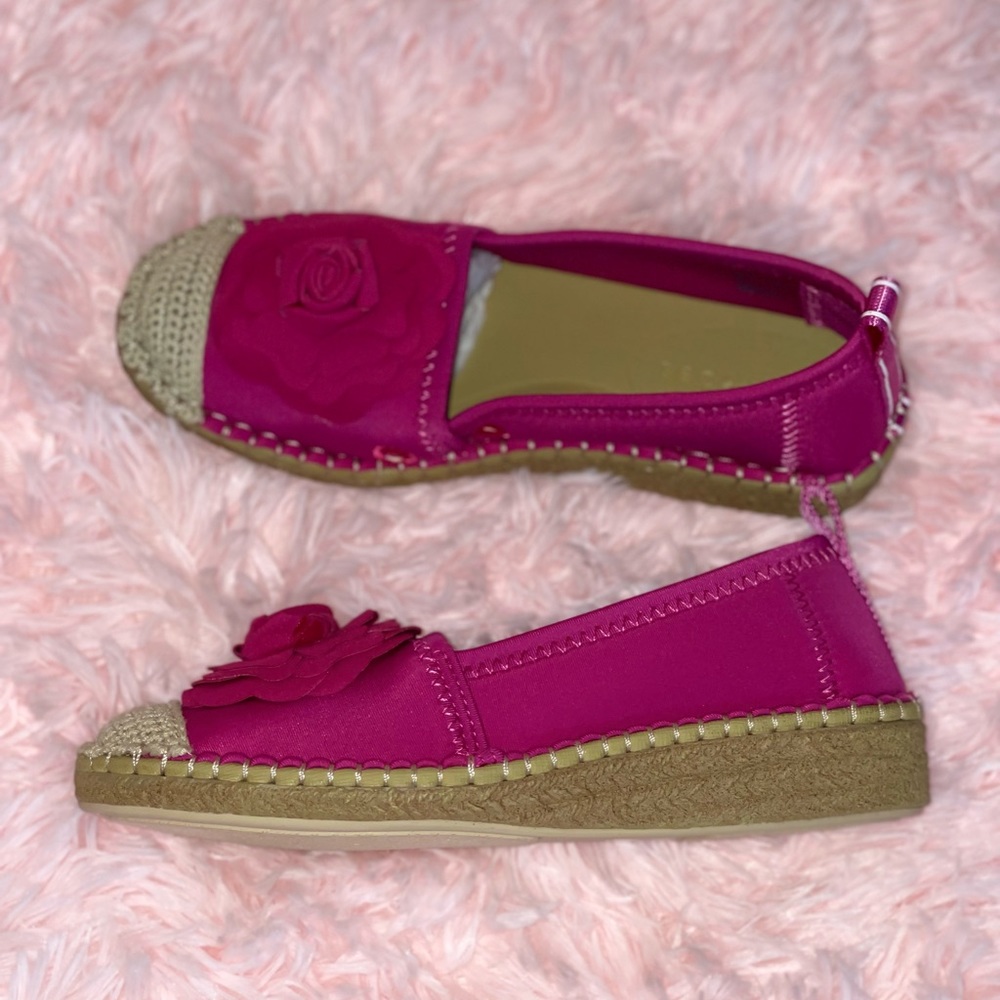 Taryn Rose 🌸 WeatherProof Collection - Picture 2 of 5